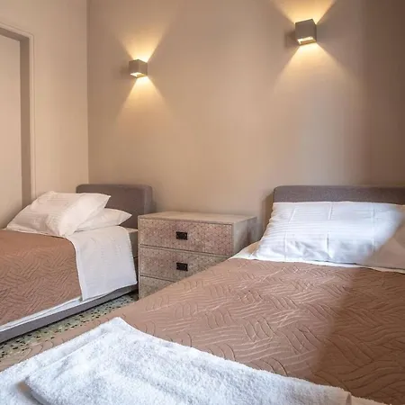 4 Guests - Veneris In Chania Apartment